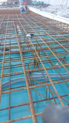 Postavljanje armature prilikom betoniranja ploče